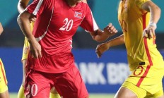 女足比赛突发意外：球员受伤痛失机会的简单介绍