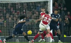 九游娱乐投注-包含阿森纳遭遇连败，英超排名节节败退的词条