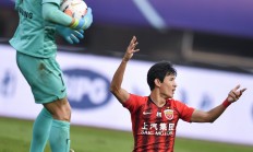 九游娱乐网页版入口-包含苏宁球员身手敏捷，关键时刻突破对手防线的词条