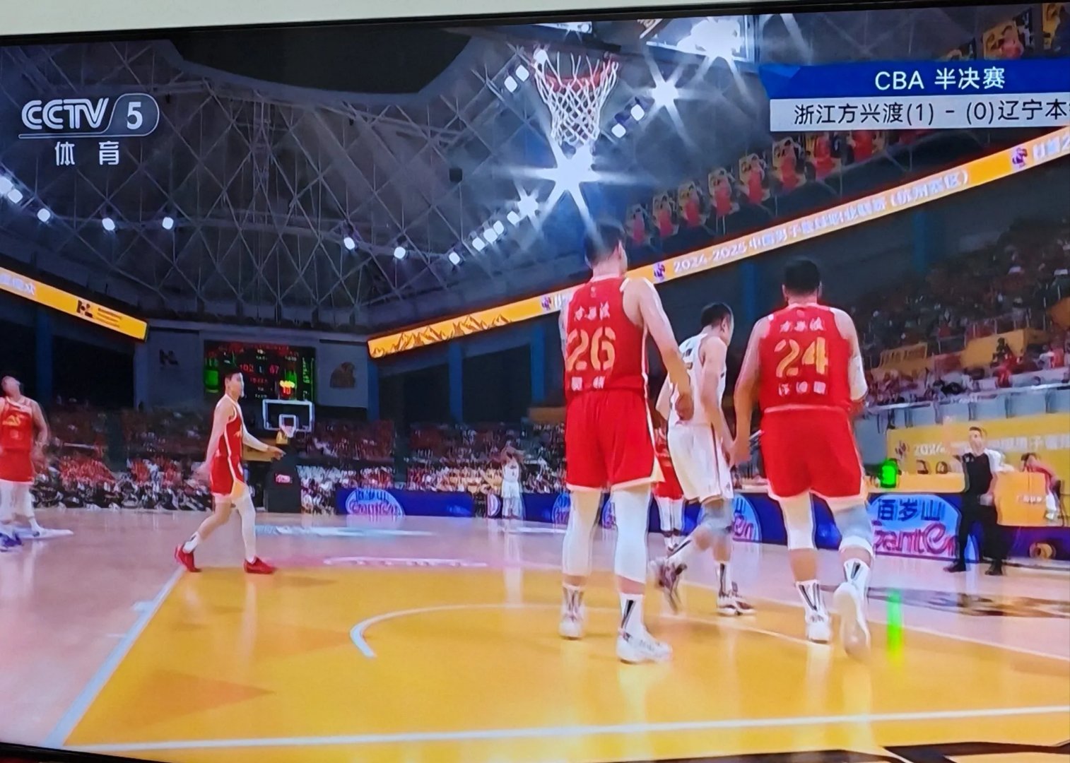 篮球精英聚焦球队问题，力争逆转局势