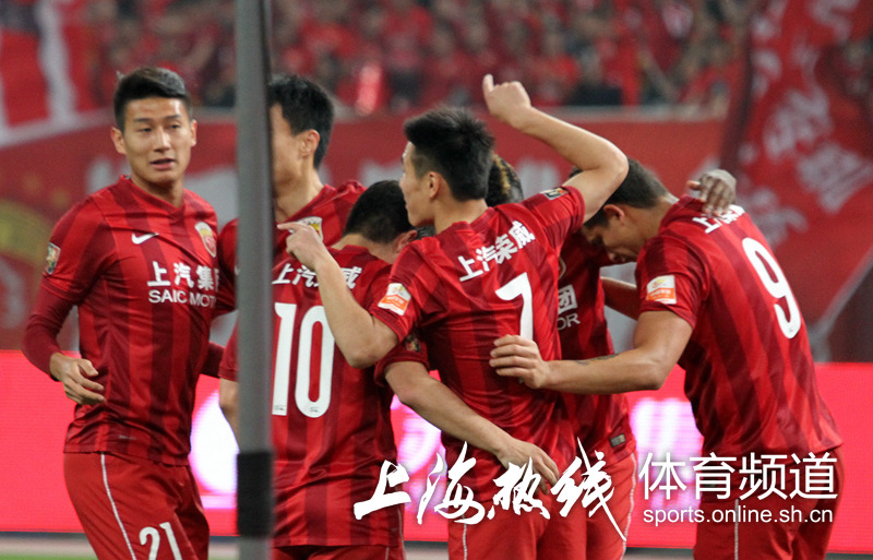 上海上港客场大胜重庆力帆取得联赛两连胜的简单介绍