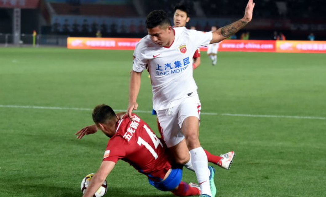 上海上港客场大胜重庆力帆取得联赛两连胜的简单介绍