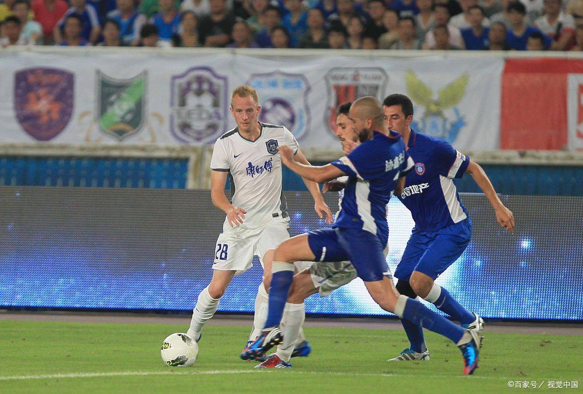 包含柏林赫塔在主场击败对手，表现出色的词条