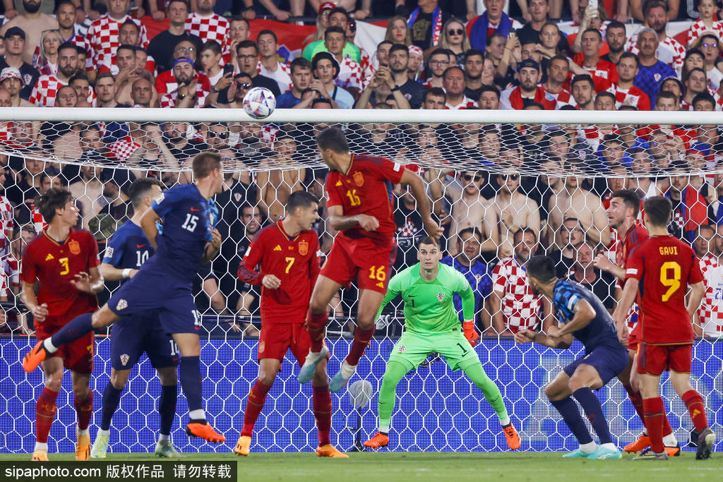 欧国联冠军争夺战：队员斗志昂扬力争夺冠军的简单介绍