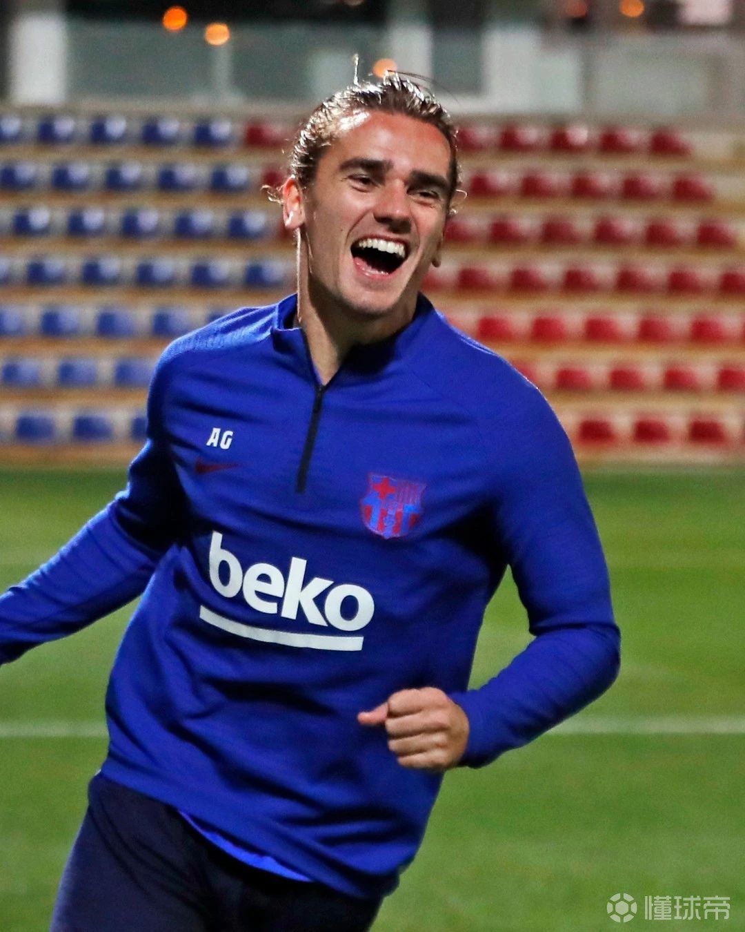 红蓝对垒，球场上的激烈拼杀长令人难忘