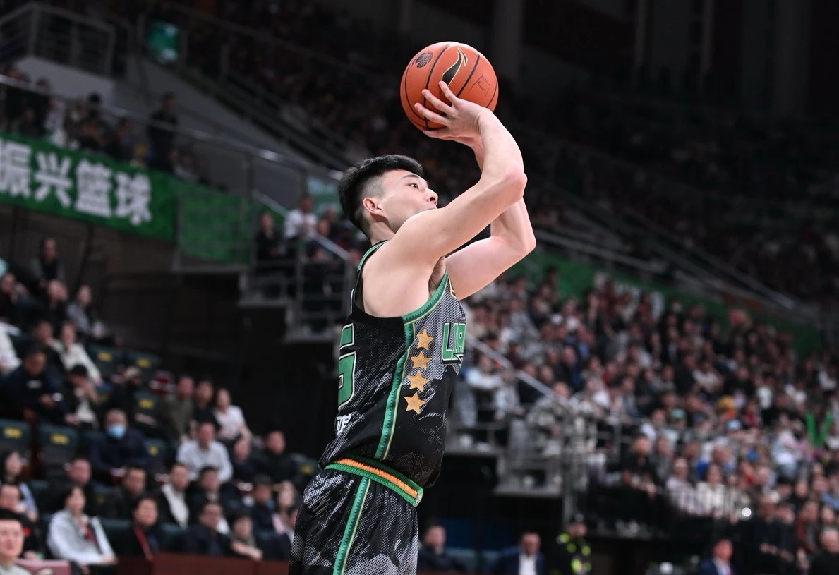 辽宁本钢在主场取胜,豪取三分取得突破 辽宁本钢在主场取胜,豪取三分取得突破