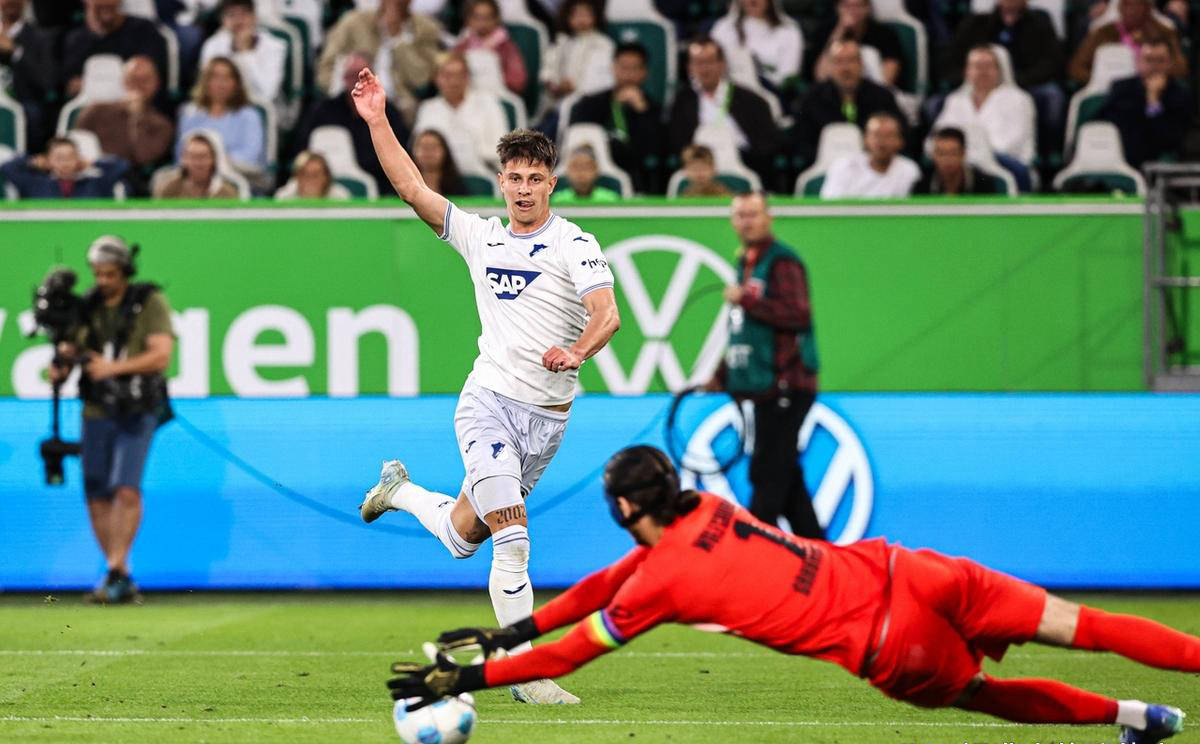 包含狼堡新帅上任,球队迎来新一轮变革的词条 包含狼堡新帅上任,球队迎来新一轮变革的词条