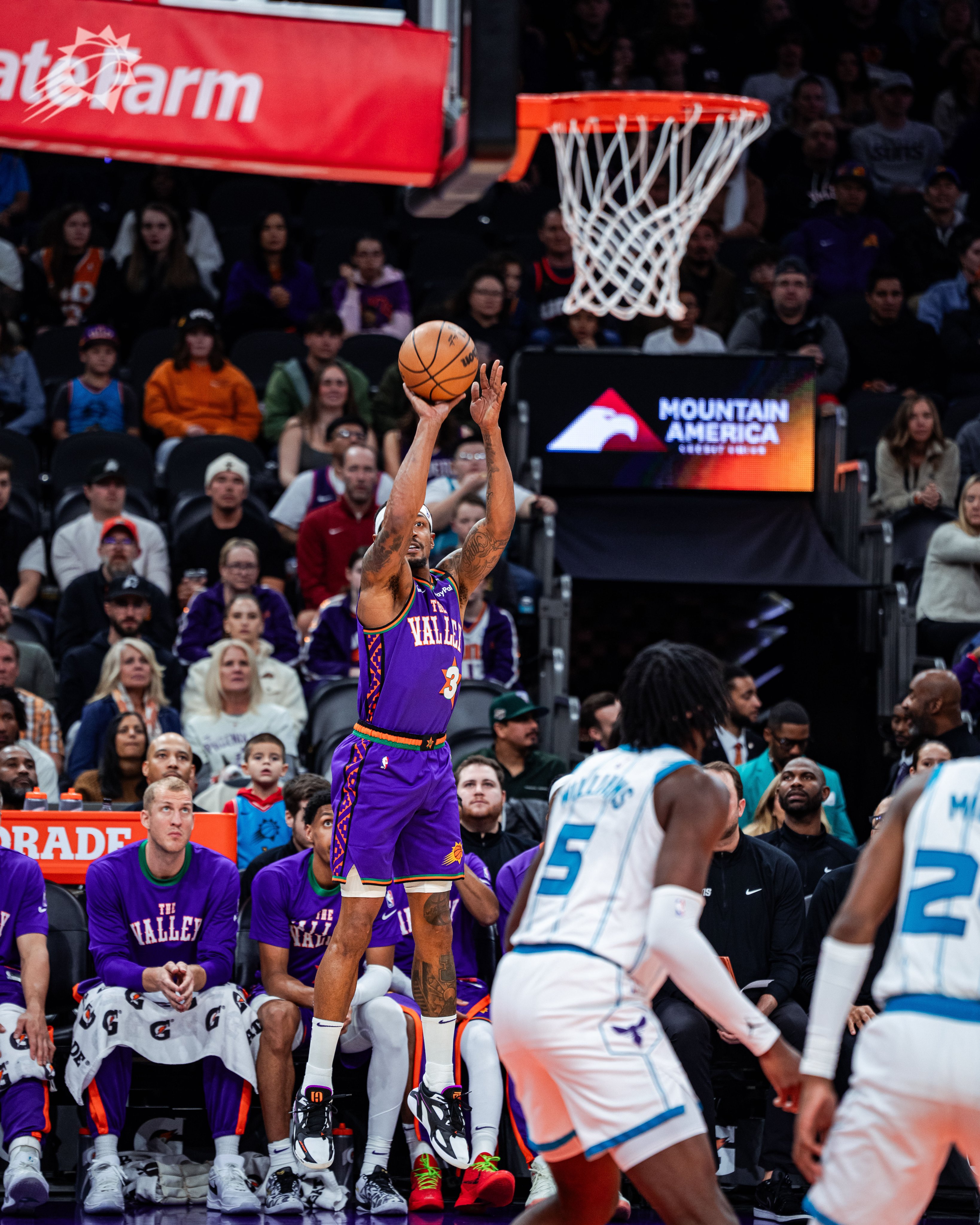 尼克斯主场大胜黄蜂,巴特勒出色表现 尼克斯主场大胜黄蜂,巴特勒出色表现