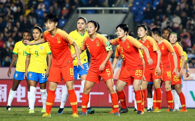 梦想起航：女足比赛的奋斗之路