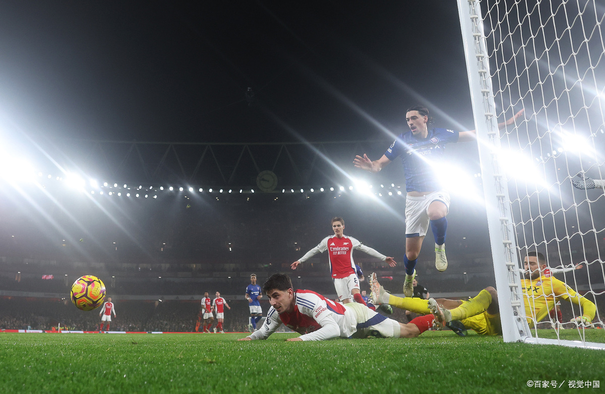 足球比赛中的战术与技术讨论 足球比赛中的战术与技术讨论