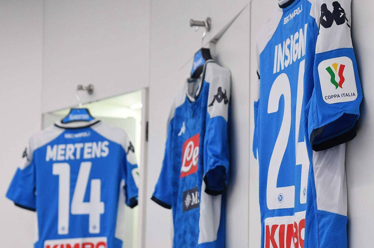 包含那不勒斯客场惨败，联赛排名下滑明显的词条